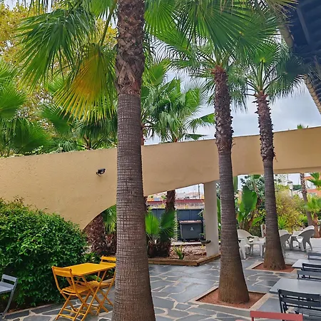 Agathea アパートホテル