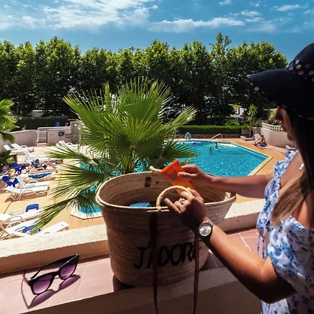 Agathea アパートホテル